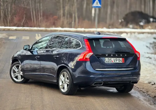 VOLVO V60 D6 AWD Plug-in Hybrid Summum