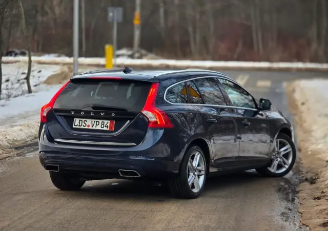 VOLVO V60 D6 AWD Plug-in Hybrid Summum