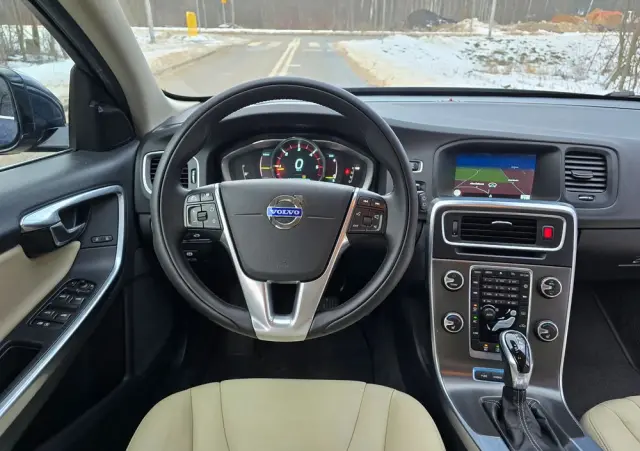 VOLVO V60 D6 AWD Plug-in Hybrid Summum