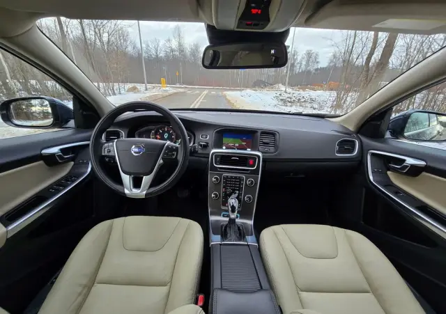 VOLVO V60 D6 AWD Plug-in Hybrid Summum