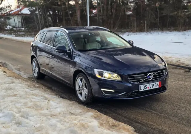 VOLVO V60 D6 AWD Plug-in Hybrid Summum