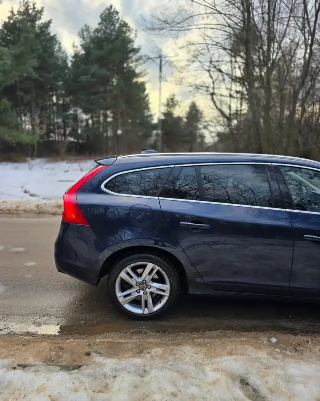 VOLVO V60 D6 AWD Plug-in Hybrid Summum