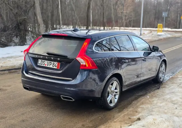 VOLVO V60 D6 AWD Plug-in Hybrid Summum