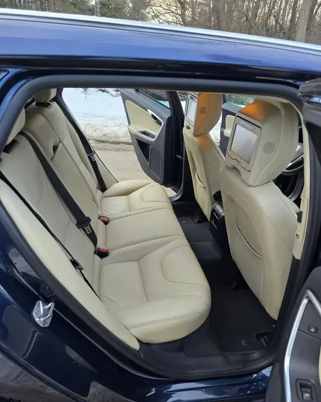 VOLVO V60 D6 AWD Plug-in Hybrid Summum