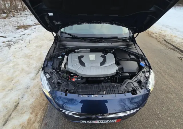 VOLVO V60 D6 AWD Plug-in Hybrid Summum