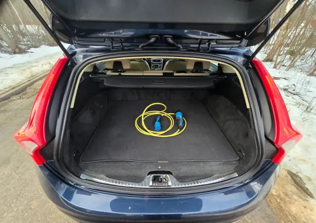 VOLVO V60 D6 AWD Plug-in Hybrid Summum