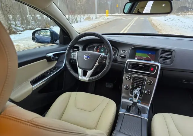 VOLVO V60 D6 AWD Plug-in Hybrid Summum