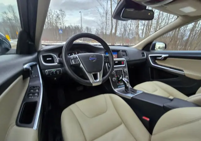 VOLVO V60 D6 AWD Plug-in Hybrid Summum