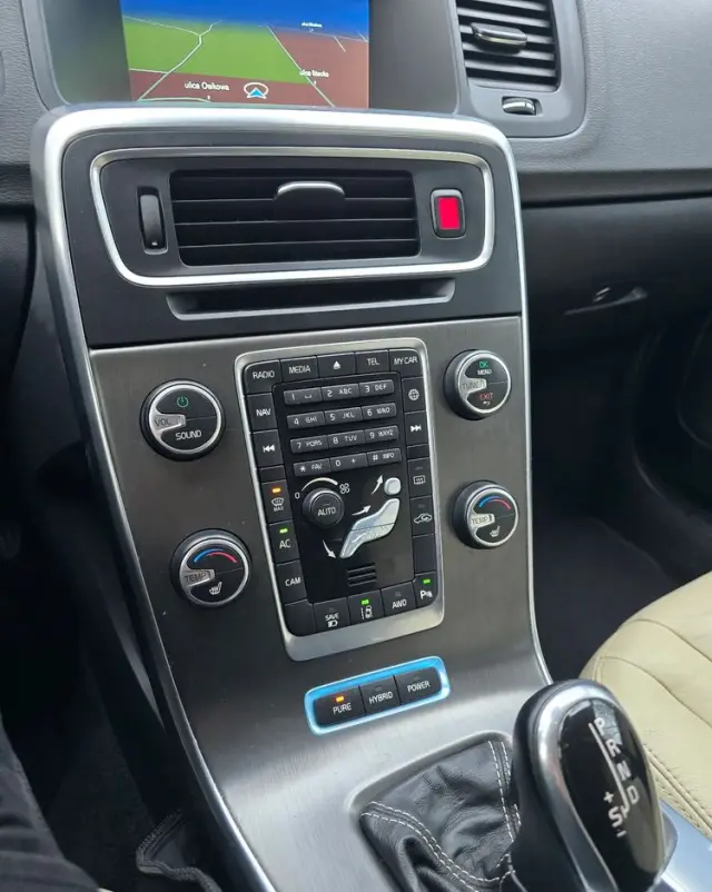 VOLVO V60 D6 AWD Plug-in Hybrid Summum