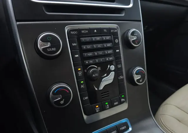 VOLVO V60 D6 AWD Plug-in Hybrid Summum