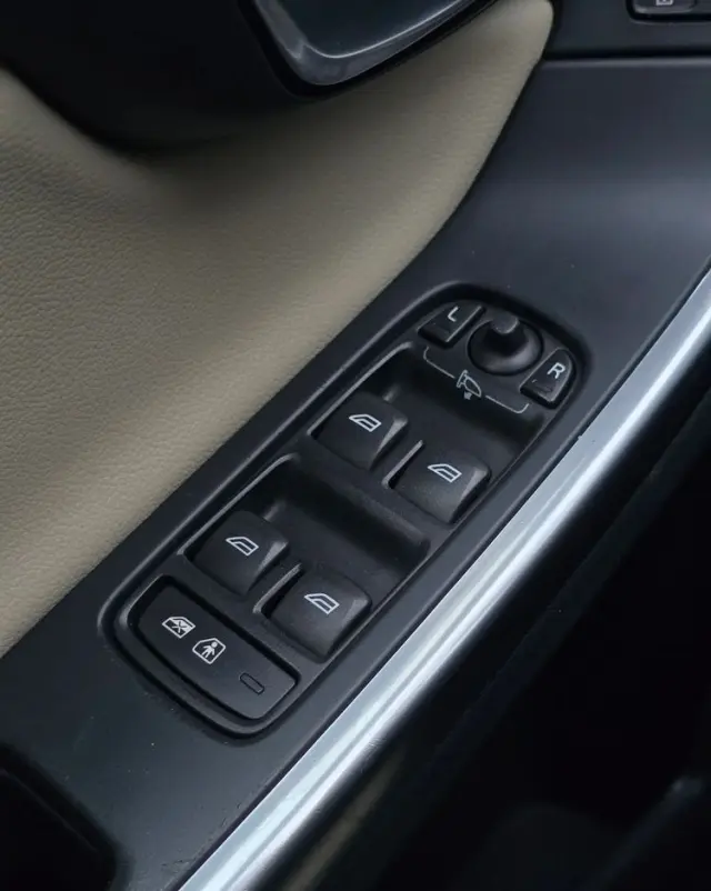 VOLVO V60 D6 AWD Plug-in Hybrid Summum