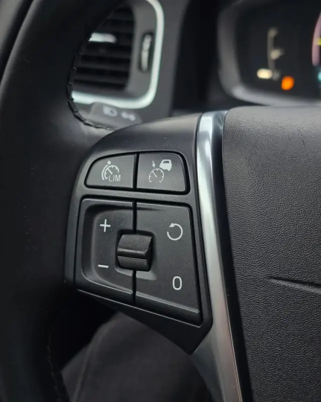 VOLVO V60 D6 AWD Plug-in Hybrid Summum