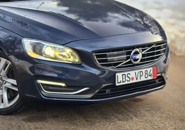 VOLVO V60 D6 AWD Plug-in Hybrid Summum