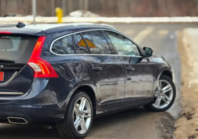 VOLVO V60 D6 AWD Plug-in Hybrid Summum