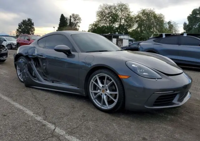 PORSCHE Cayman 