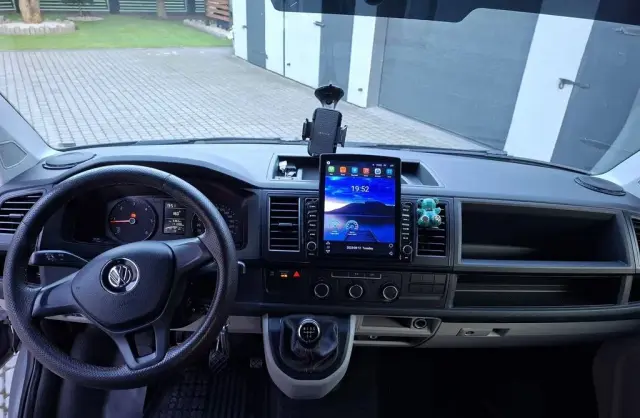 VOLKSWAGEN TRANSPORTER 