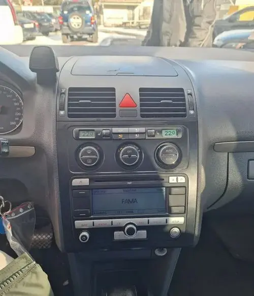 VOLKSWAGEN Touran 