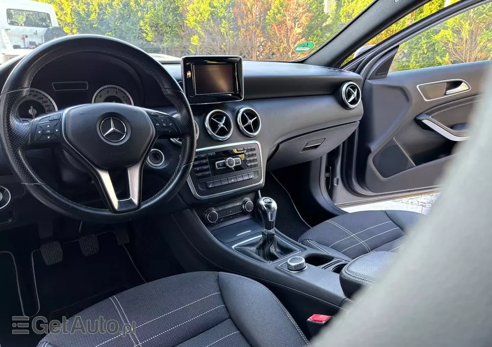 MERCEDES-BENZ Klasa A 180 (BlueEFFICIENCY) Urban
