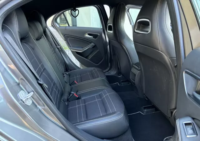 MERCEDES-BENZ Klasa A 180 (BlueEFFICIENCY) Urban