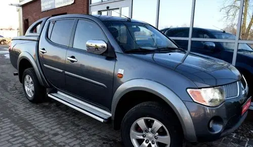 MITSUBISHI L 200 