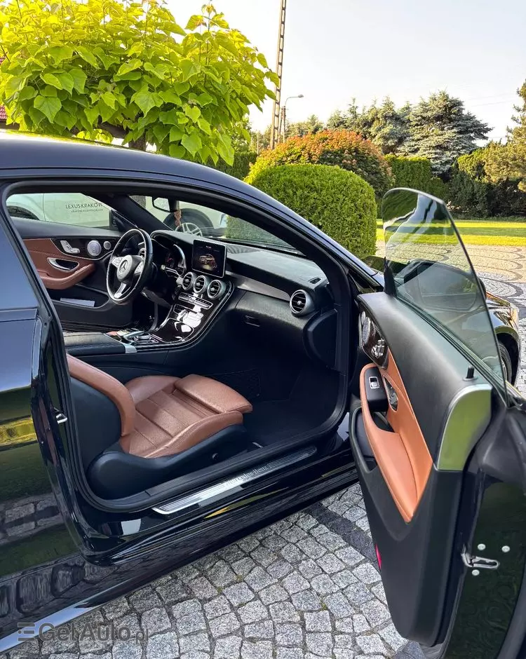 MERCEDES-BENZ Klasa C 300 Coupe 9G-TRONIC AMG Line