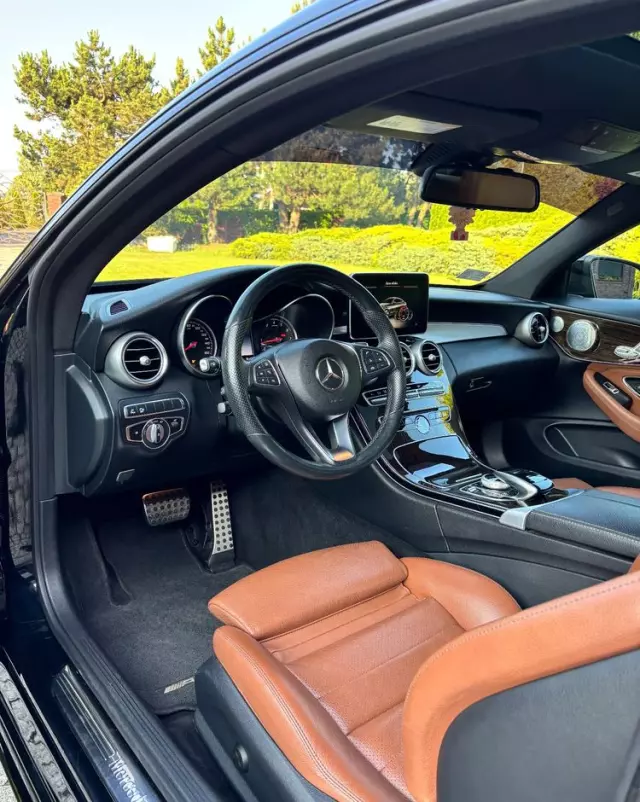 MERCEDES-BENZ Klasa C 300 Coupe 9G-TRONIC AMG Line