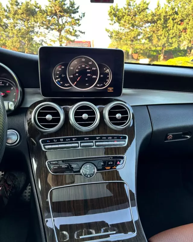 MERCEDES-BENZ Klasa C 300 Coupe 9G-TRONIC AMG Line