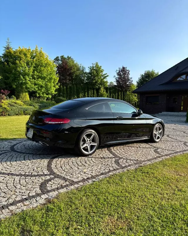 MERCEDES-BENZ Klasa C 300 Coupe 9G-TRONIC AMG Line