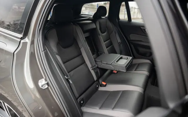 VOLVO V60 B4 B Geartronic RDesign