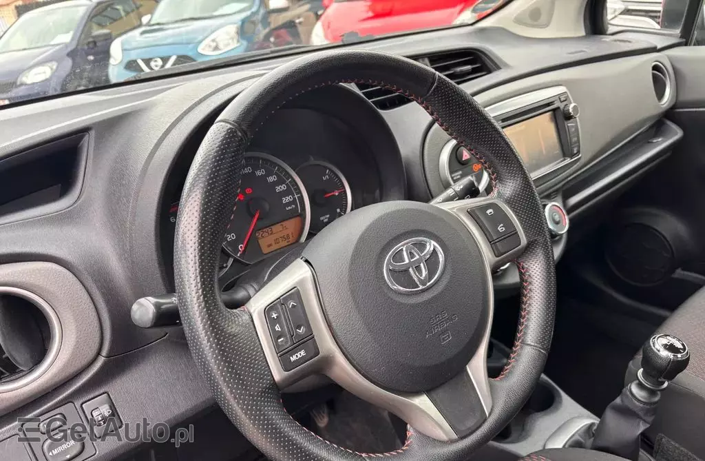 TOYOTA Yaris 