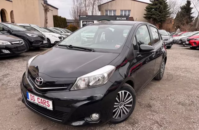 TOYOTA Yaris 