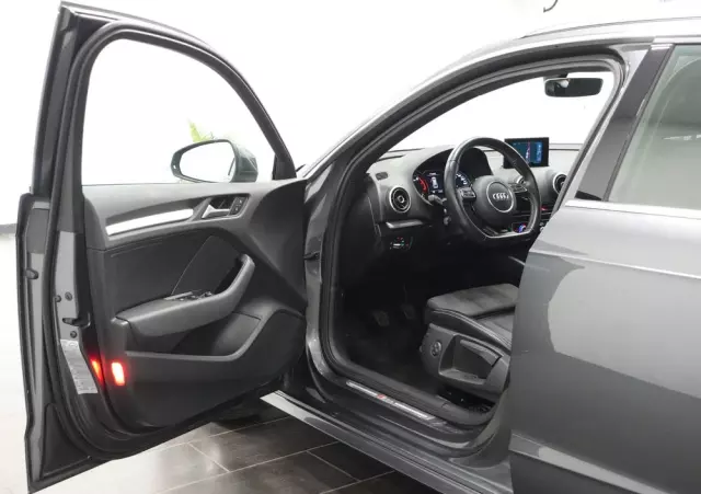 AUDI A3 1.8 TFSI Sportback S line Sportpaket