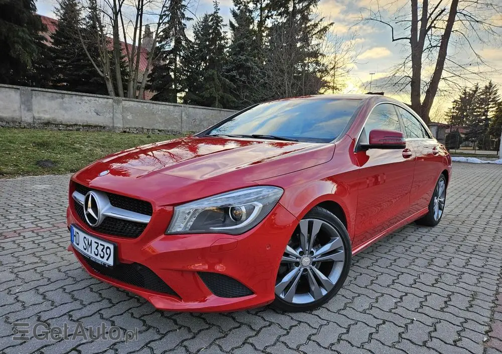 MERCEDES-BENZ CLA 200 7G-DCT StreetStyle