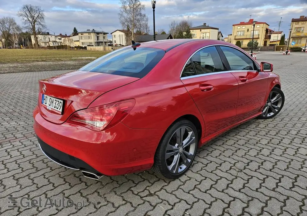 MERCEDES-BENZ CLA 200 7G-DCT StreetStyle