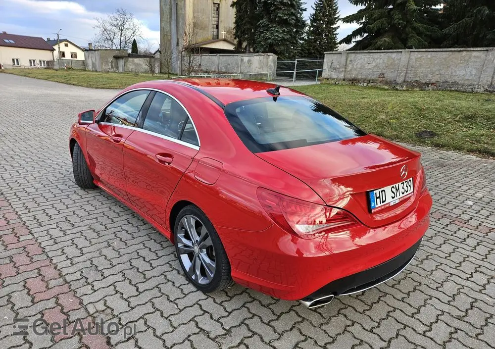 MERCEDES-BENZ CLA 200 7G-DCT StreetStyle