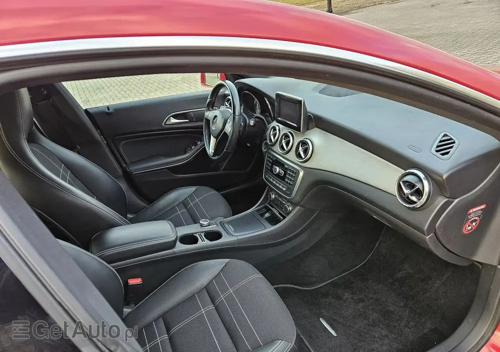 MERCEDES-BENZ CLA 200 7G-DCT StreetStyle
