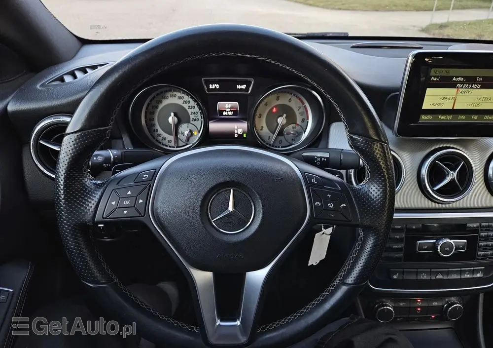 MERCEDES-BENZ CLA 200 7G-DCT StreetStyle