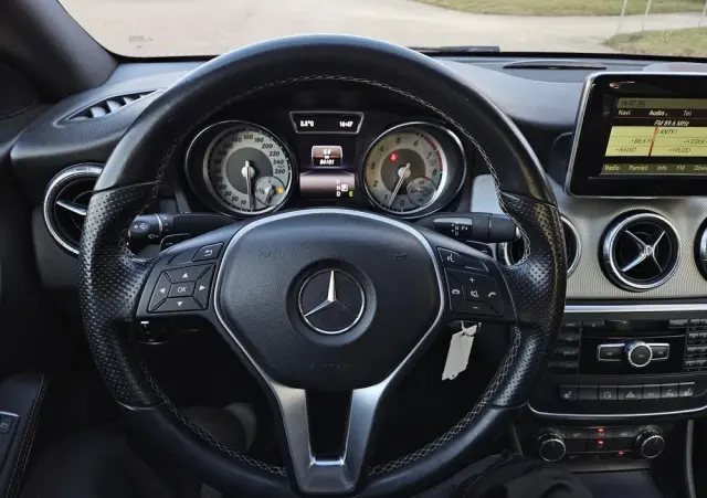 MERCEDES-BENZ CLA 200 7G-DCT StreetStyle