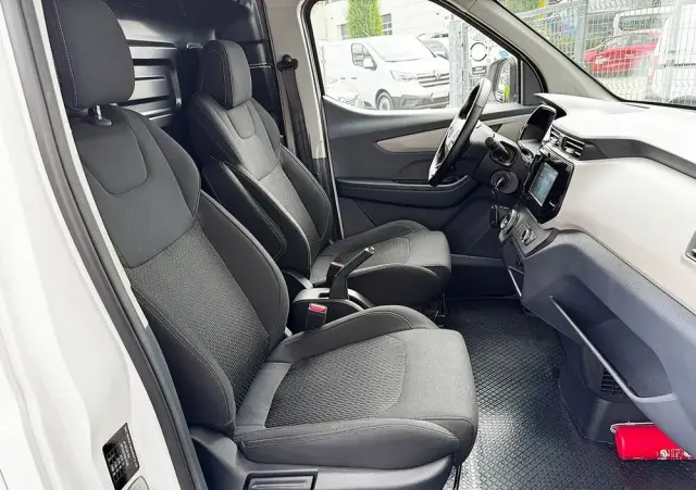 MAXUS E-deliver-3 
