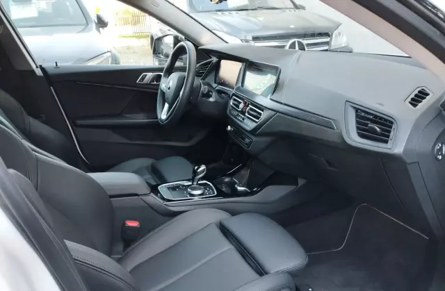 BMW Seria 2 218i (136 KM)