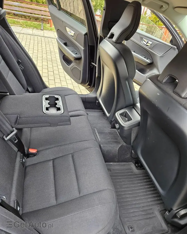 VOLVO V60 D4 Momentum Pro