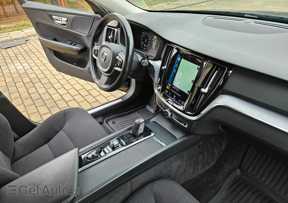 VOLVO V60 D4 Momentum Pro