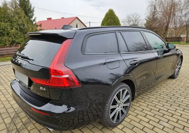 VOLVO V60 D4 Momentum Pro