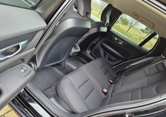 VOLVO V60 D4 Momentum Pro