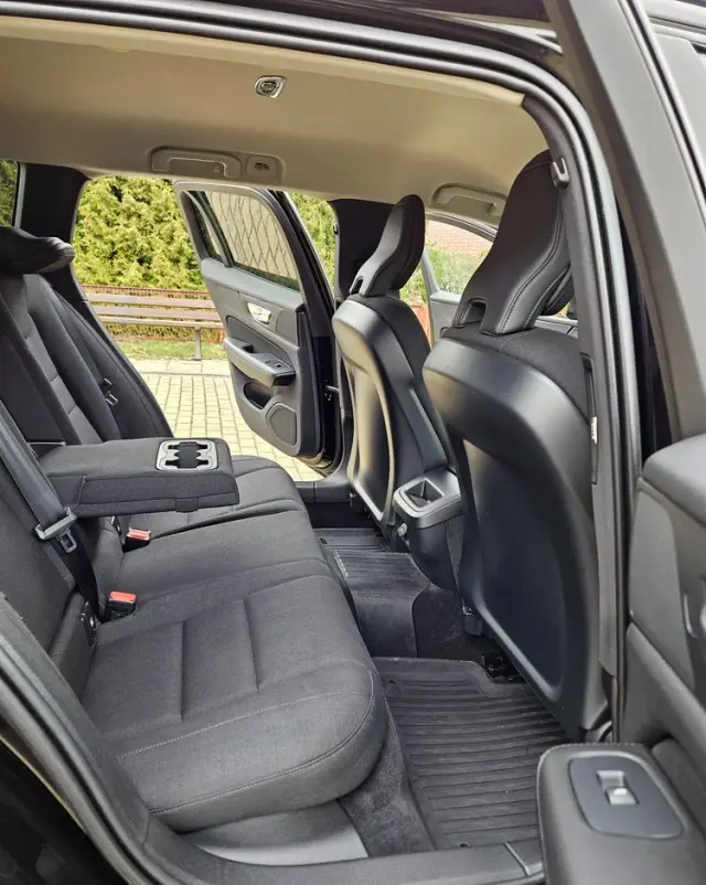 VOLVO V60 D4 Momentum Pro