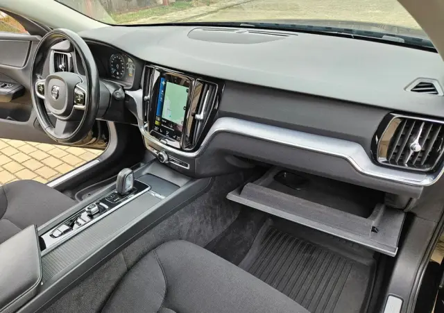 VOLVO V60 D4 Momentum Pro