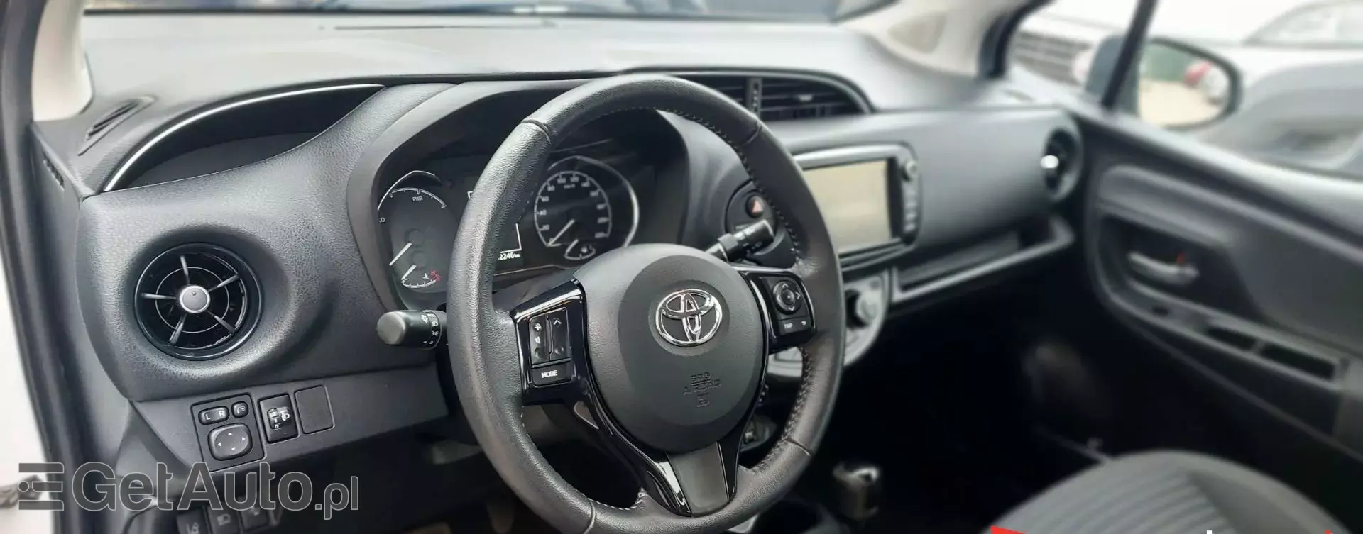 TOYOTA Yaris 1.5 VVT-i (100 KM) Hybrid Automatic