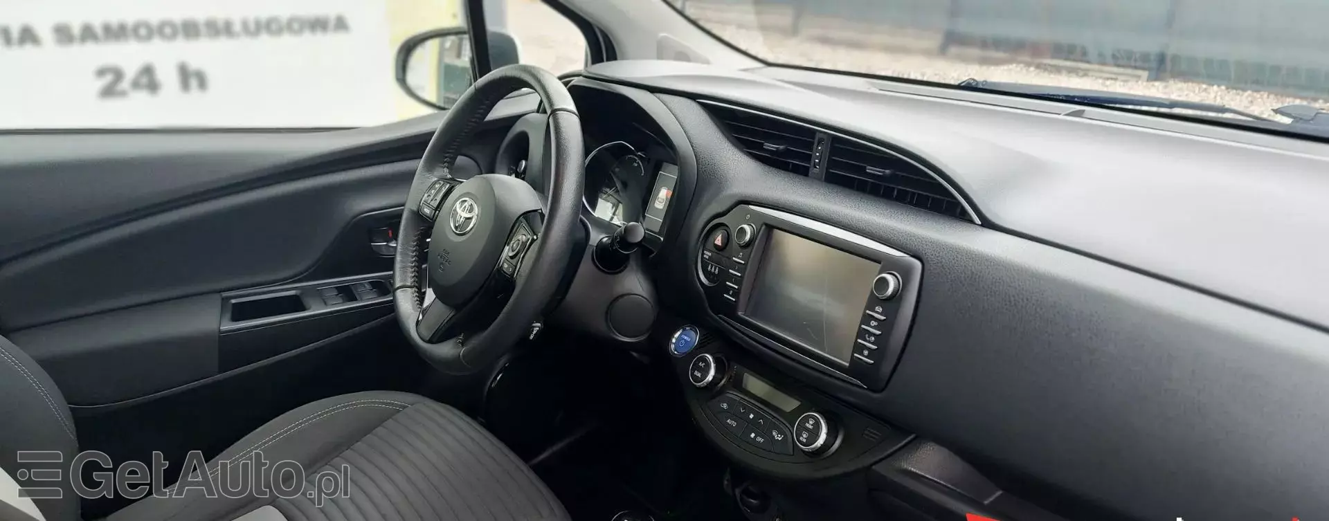 TOYOTA Yaris 1.5 VVT-i (100 KM) Hybrid Automatic