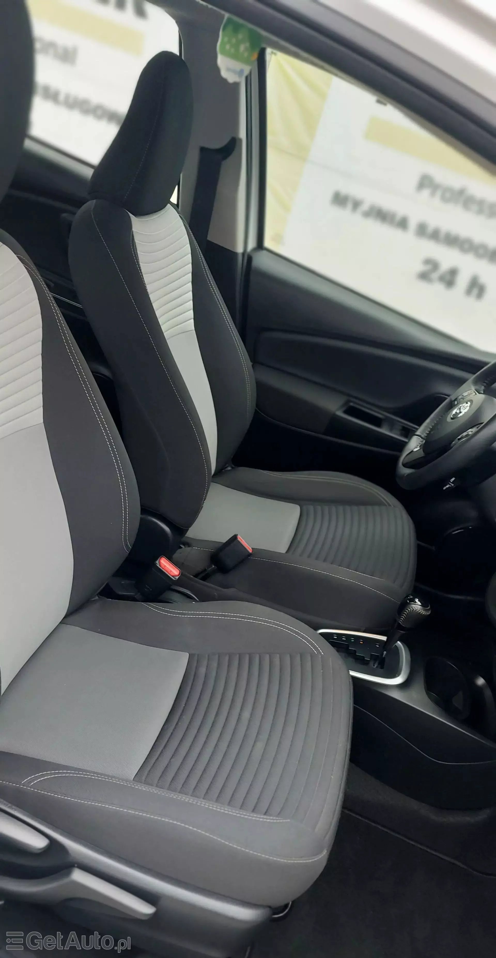 TOYOTA Yaris 1.5 VVT-i (100 KM) Hybrid Automatic