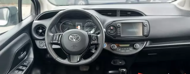 TOYOTA Yaris 1.5 VVT-i (100 KM) Hybrid Automatic